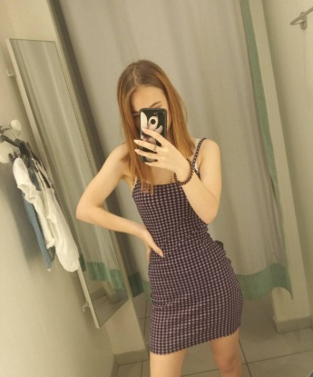 У меня широкий спектр услуг, чтобы удовлетворить все твои желания и фантазии. Уникальные техники массажа, незабываемые эротические прикосновения и невероятное чувство стиля - вот что ты получишь, встретившись со мной. У меня есть отличные отзывы от удовлетворенных клиентов, которые ценят мои навыки и мою энергию. Я с нетерпением жду встречи с тобой 🌹. Мои фото реальны - проверь сам! Живу в Москве и рада встречам с мужчинами Москвы. 4426, 24 года