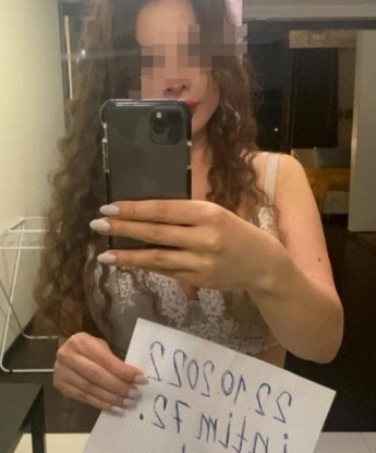 Моя особенность - дарить незабываемые эмоции. 🌟🔞
Я живу в Москве и считаю этот город идеальным местом для наших встреч. Страсть, романтика, нежность - это все и еще больше ты найдешь со мной.
🌸Мои услуги включают классический и расслабляющий массаж, французский минет, глубокий оральный секс, а также разнообразие поз и экспериментов в постели.
💖Моя фотография гарантирует, что ты получишь то, что видишь на снимке – без фотошопа и обмана. Мое главное преимущество – я настоящая и люблю то, что делаю.
💋Не веришь? Посмотри отзывы о моих услугах. Будь уверен, что я сделаю все возможное, чтобы твое время со мной было незабываемым.
💌 Давай договоримся о нашей встрече просто и быстро! Отправь мне сообщение, и я буду ждать тебя в уютной атмосфере Москвы. 6309, 28 лет